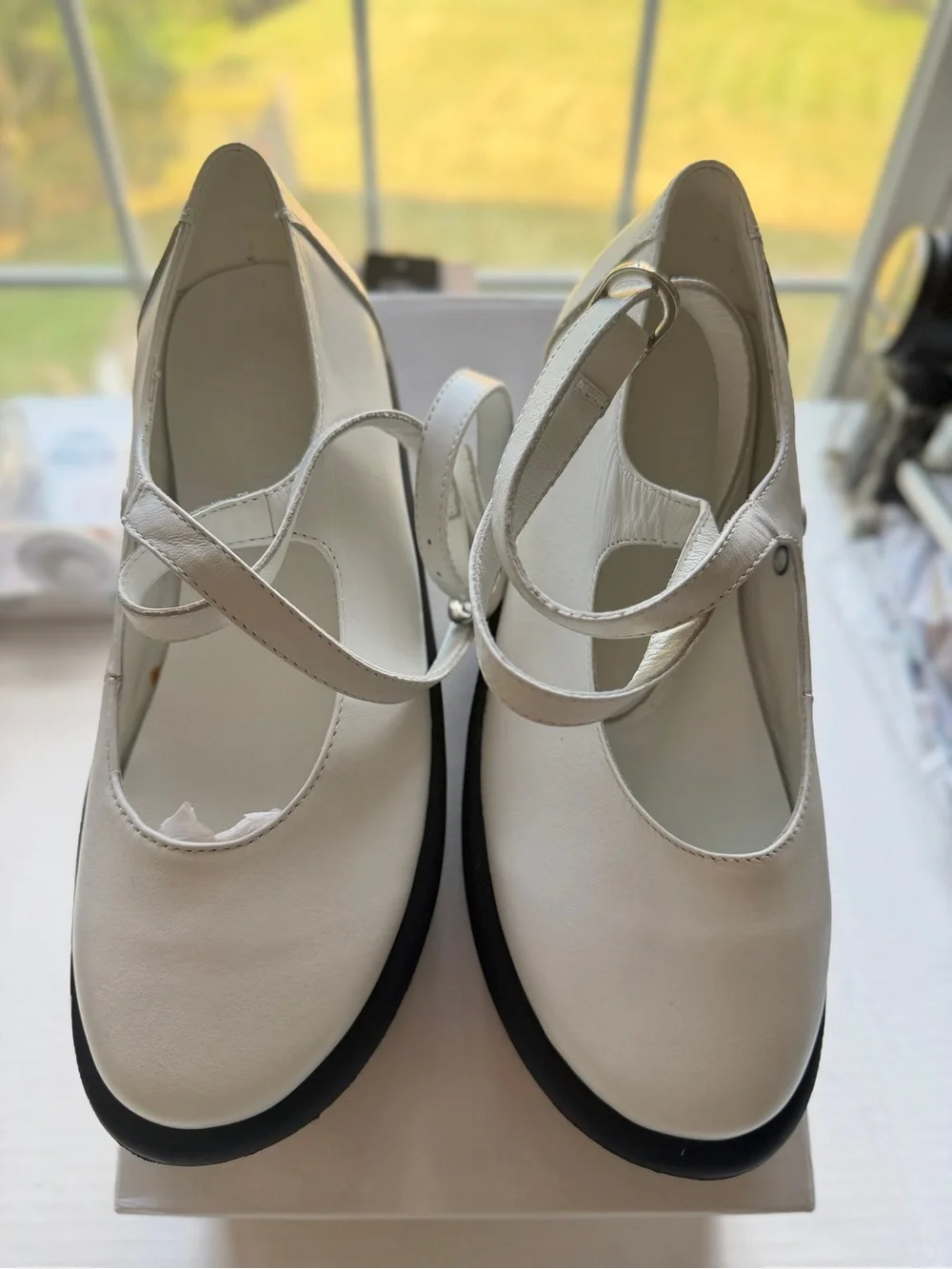 White Leather Mary Jane Platform Shoes w/Eyelet Design & Classic Strap 7.5 (38)